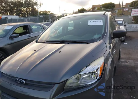 2015 Ford Escape S z USA, uszkodzony, nr VIN 1FMCU0F78FUC63419